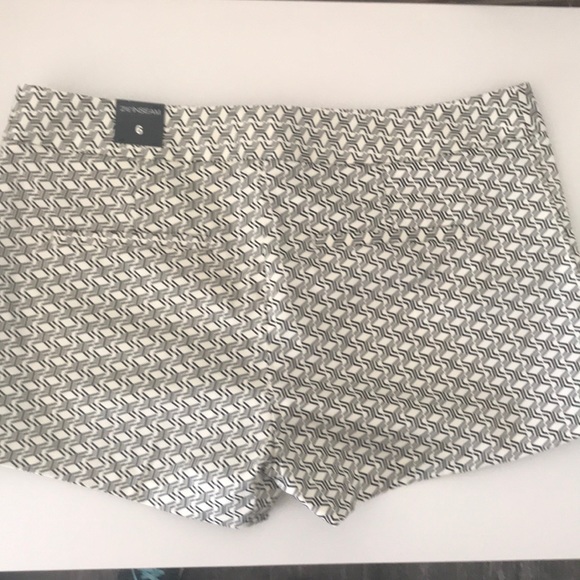 Express NWT zig-zag Shorts Black & Off-White - Picture 8 of 8